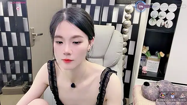Snapshot of Yueyue-MM chatting on 06/21/26, 02:34 Yueyue-MM online show from 06/21/26, 02:34
