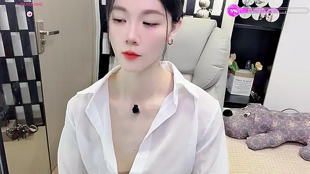 Snapshot of Yueyue-MM chatting on 07/05/26, 01:54 Yueyue-MM online show from 07/05/26, 01:54