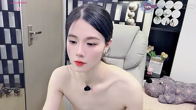 Snapshot of Yueyue-MM chatting on 06/11/26, 02:58 Yueyue-MM online show from 06/11/26, 02:58