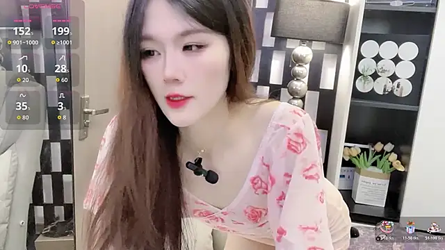 Yueyue-MM online show from 11/05/25, 12:25