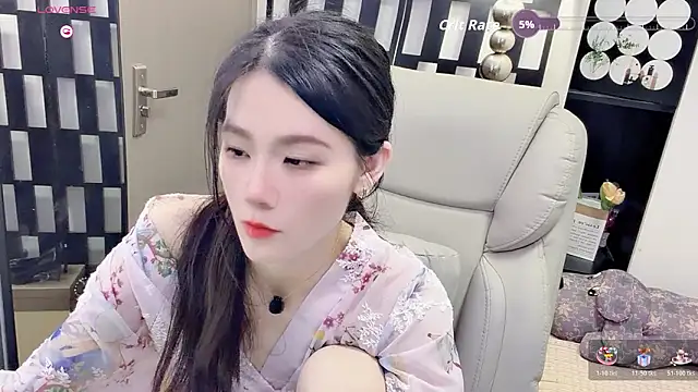 Snapshot of Yueyue-MM chatting on 06/07/26, 01:05 Yueyue-MM online show from 06/07/26, 01:05