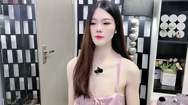 Yueyue-MM online show from 10/24/25, 12:31