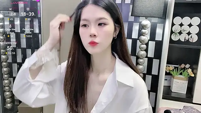 Yueyue-MM online show from 10/23/25, 12:20