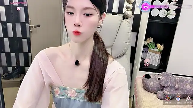 Snapshot of Yueyue-MM chatting on 06/19/26, 02:12 Yueyue-MM online show from 06/19/26, 02:12