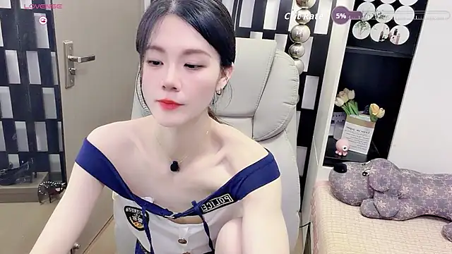 Snapshot of Yueyue-MM chatting on 06/04/26, 02:44 Yueyue-MM online show from 06/04/26, 02:44