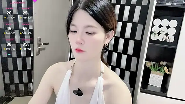 Yueyue-MM online show from 09/19/25, 10:58