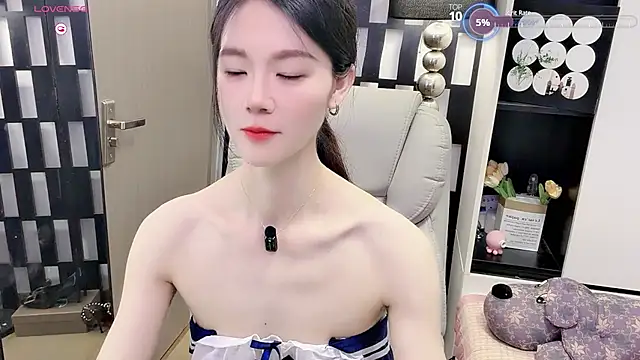 Snapshot of Yueyue-MM chatting on 06/21/26, 02:28 Yueyue-MM online show from 06/21/26, 02:28