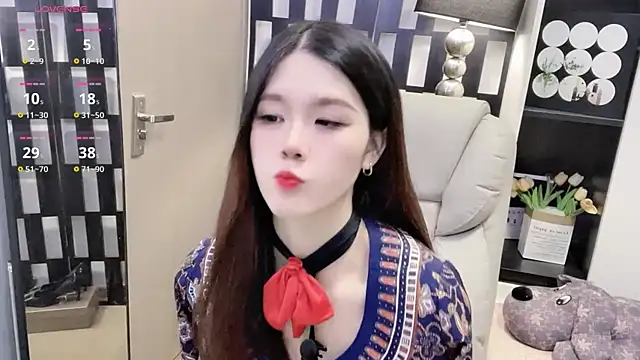 Yueyue-MM online show from 11/26/25, 01:44