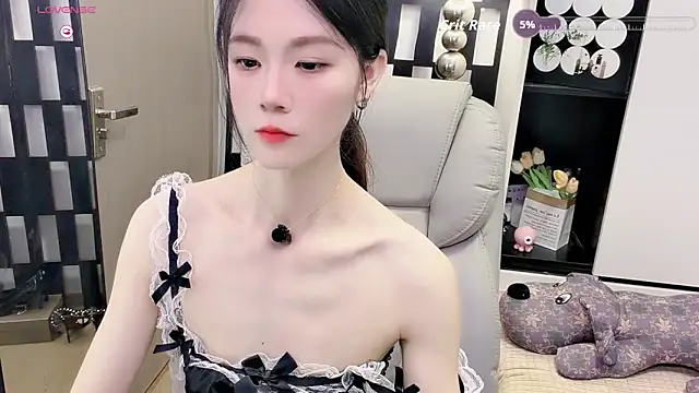 Snapshot of Yueyue-MM chatting on 06/17/26, 03:17 Yueyue-MM online show from 06/17/26, 03:17