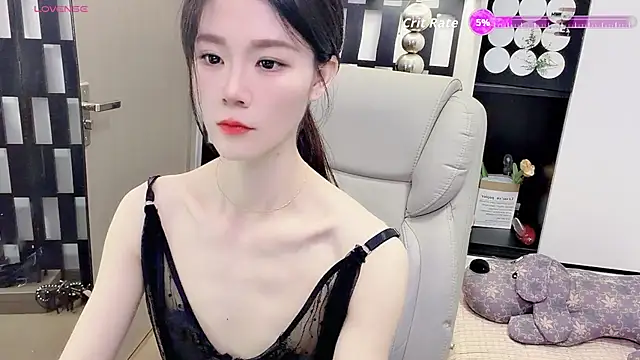Snapshot of Yueyue-MM chatting on 06/26/26, 01:55 Yueyue-MM online show from 06/26/26, 01:55