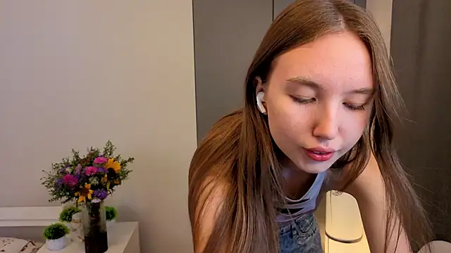 ElfredaTupy online show from 09/14/25, 06:14