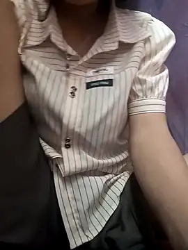 Snapshot of simi-lucy chatting on 10/26/25, 01:22 simi-lucy online show from 10/26/25, 01:22