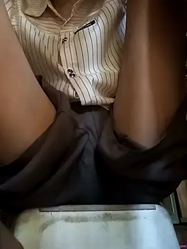 Snapshot of simi-lucy chatting on 10/28/25, 06:34 simi-lucy online show from 10/28/25, 06:34