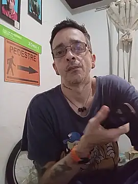 dinho carioca online show from 11/05/25, 02:09