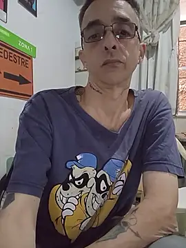 Snapshot of dinho_carioca chatting on 05/11/26, 03:18 dinho carioca online show from 05/11/26, 03:18