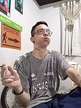 dinho carioca online show from 11/04/25, 01:59