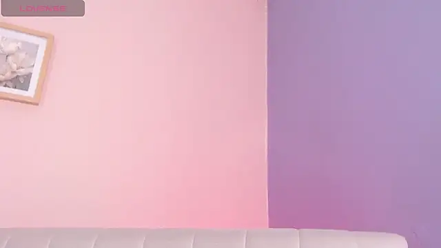 lourdes moon22 online show from 10/19/25, 03:26