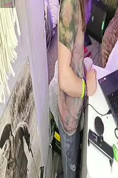 JuliCarl online show from 04/15/26, 01:44