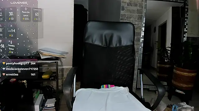 Snapshot of _SARAI_DUPONT chatting on 12/02/25, 12:11 SARAI DUPONT online show from 12/02/25, 12:11