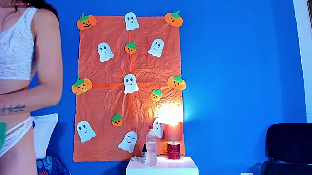 Grettel w online show from 10/21/25, 07:35