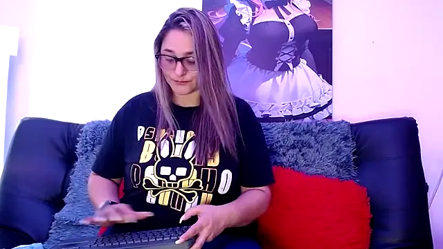 LAHILA COOPERR online show from 12/03/25, 01:10