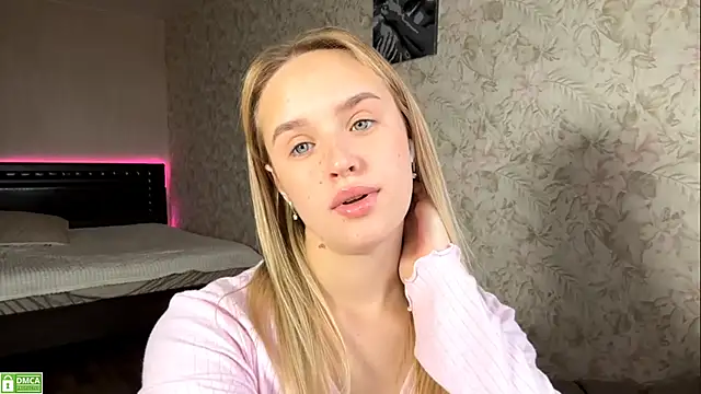 ElisabetLorney online show from 10/28/25, 07:40