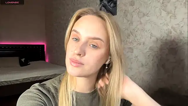 ElisabetLorney online show from 10/25/25, 08:24