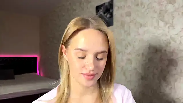 Snapshot of ElisabetLorney chatting on 10/10/25, 07:09 ElisabetLorney online show from 10/10/25, 07:09