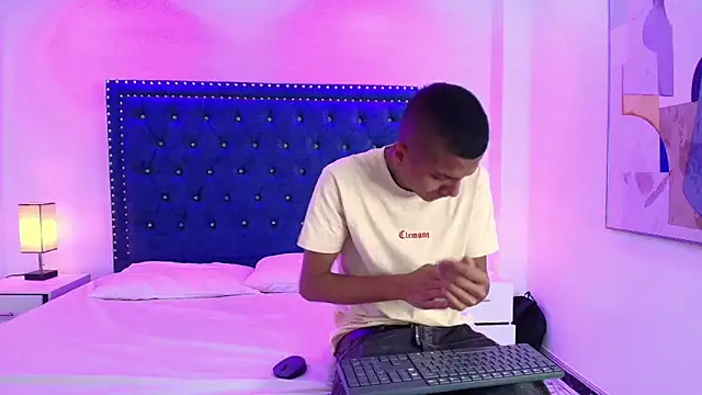 Damian and roxanne online show from 12/03/25, 12:37