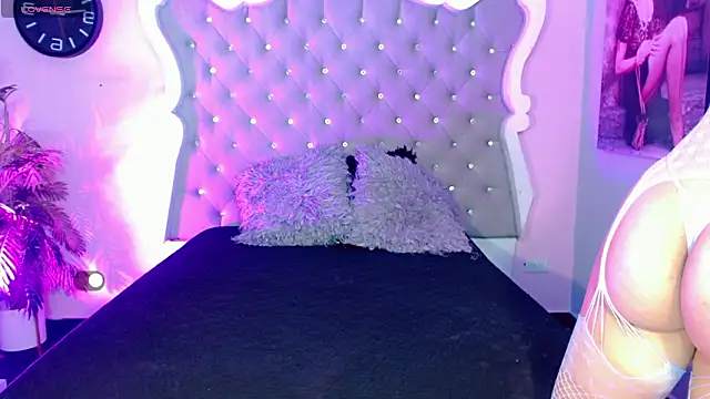 Honey Moontsts online show from 03/04/26, 12:02