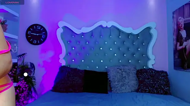 Honey Moontsts online show from 04/15/26, 11:59