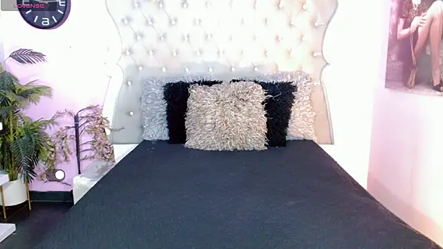 Honey Moontsts online show from 02/08/26, 12:03