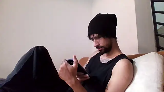 Snapshot of Alejandro92_cali chatting on 04/12/26, 03:04 Alejandro92 cali online show from 04/12/26, 03:04