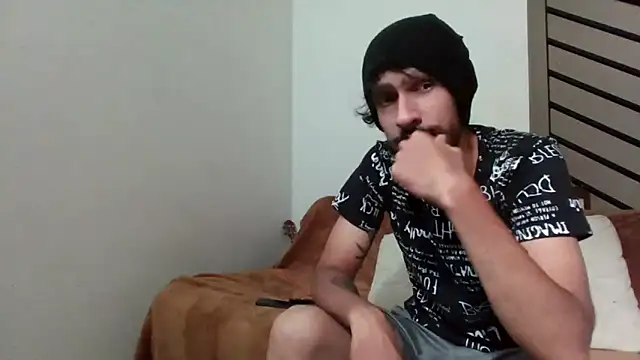 Snapshot of Alejandro92_cali chatting on 05/18/26, 07:29 Alejandro92 cali online show from 05/18/26, 07:29