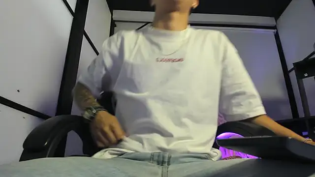 liaamsmiith  online show from 02/24/26, 12:39