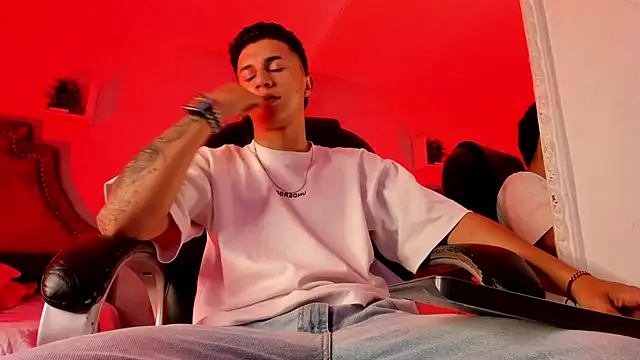 liaamsmiith  online show from 02/10/26, 12:37