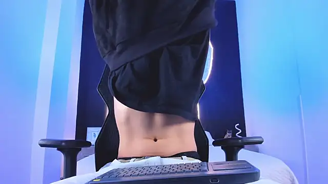 liaamsmiith  online show from 11/14/25, 12:20