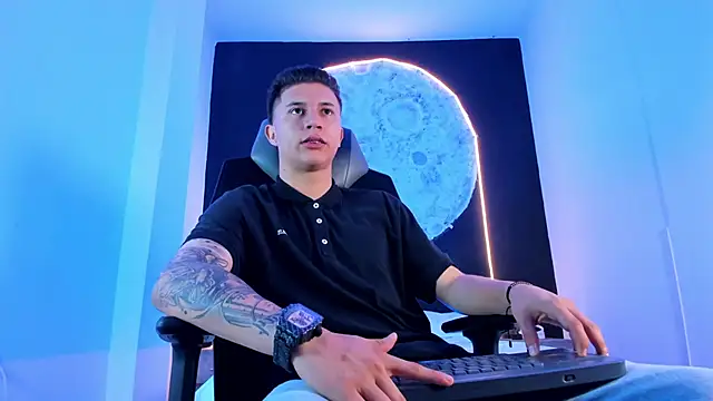 liaamsmiith  online show from 11/07/25, 11:59