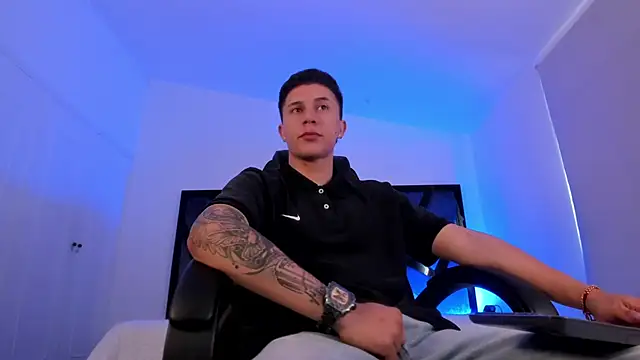 liaamsmiith  online show from 12/05/25, 12:15