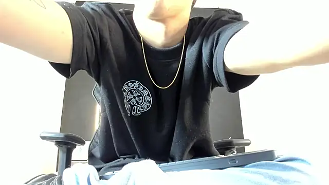 liaamsmiith  online show from 10/24/25, 12:26