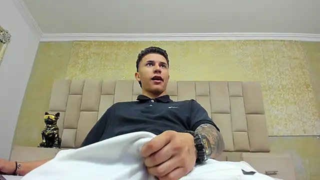 liaamsmiith  online show from 11/16/25, 12:21