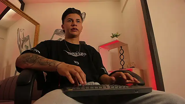 liaamsmiith  online show from 02/12/26, 12:38