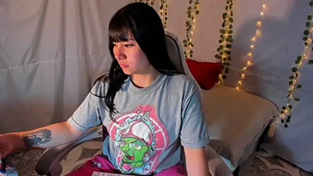 Zulema R1 online show from 11/10/25, 04:06