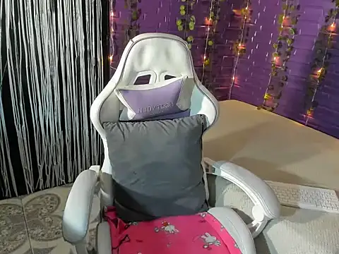 Zulema R1 online show from 11/14/25, 03:21