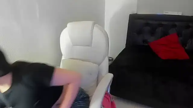 Zulema R1 online show from 11/27/25, 02:56