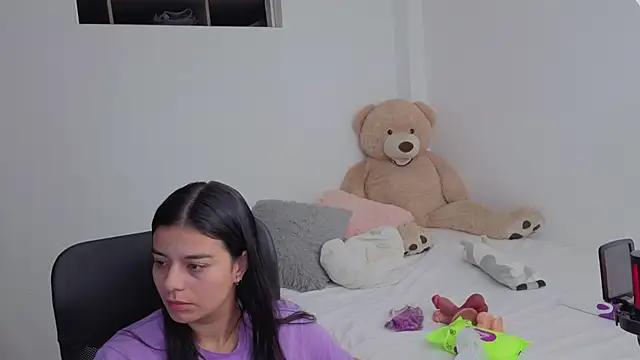 Snapshot of valerihouse chatting on 02/24/26, 01:06 valerihouse online show from 02/24/26, 01:06