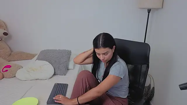 Snapshot of valerihouse chatting on 09/09/25, 12:10 valerihouse online show from 09/09/25, 12:10