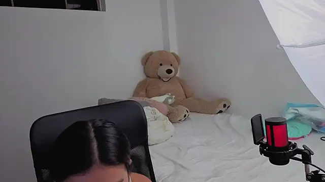 Snapshot of valerihouse chatting on 03/03/26, 01:01 valerihouse online show from 03/03/26, 01:01