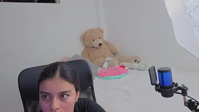 valerihouse online show from 04/16/26, 01:50