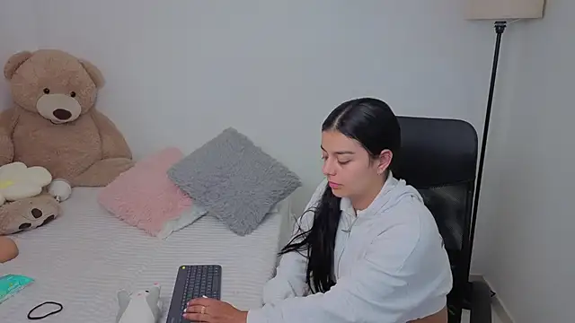 valerihouse online show from 11/21/25, 12:53